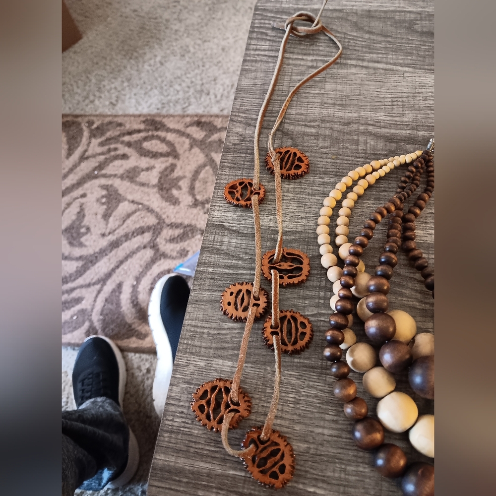 Chic Brown and Cream Beaded          Necklace Set - Picture 2 of 4